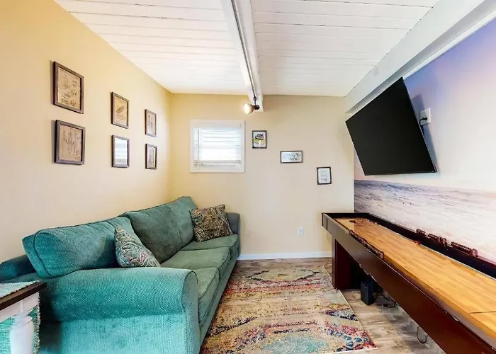 The Orange Crush - 5br Beachfront Family Retreat