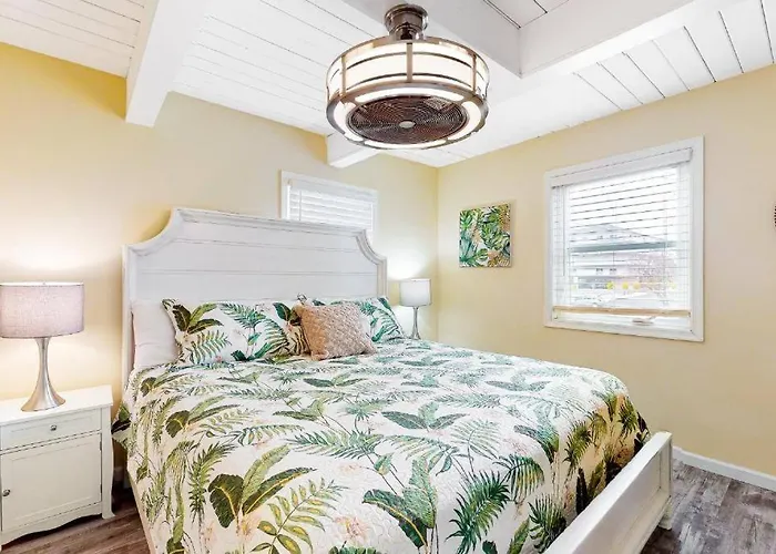 The Orange Crush - 5br Beachfront Family Retreat