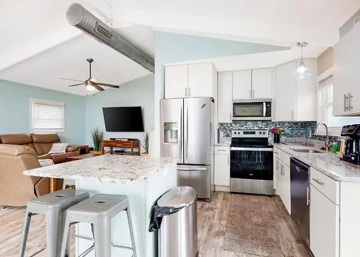 The Orange Crush - 5br Beachfront Family Retreat