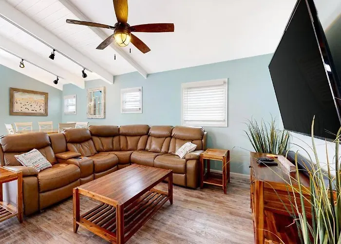 Ferienhaus The Orange Crush - 5br Beachfront Family Retreat
