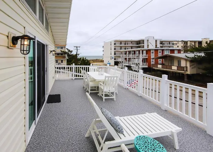 The Orange Crush - 5br Beachfront Family Retreat
